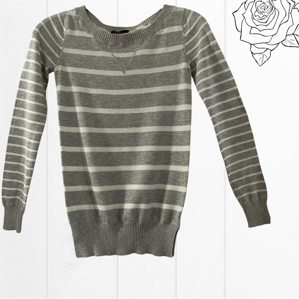 T/O sweater size XS gray/white stripe long sleeve lightweight scoop neckline